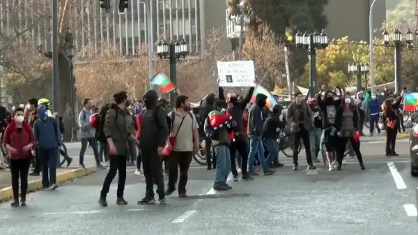 Үкіметке қарсы шеруге шықты