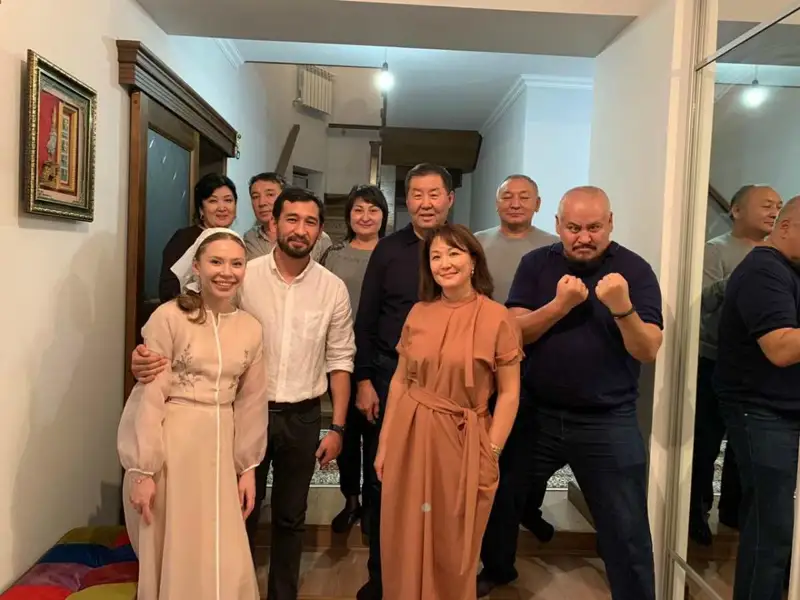 Актер Жандос Айбасов шаңырақ көтерді