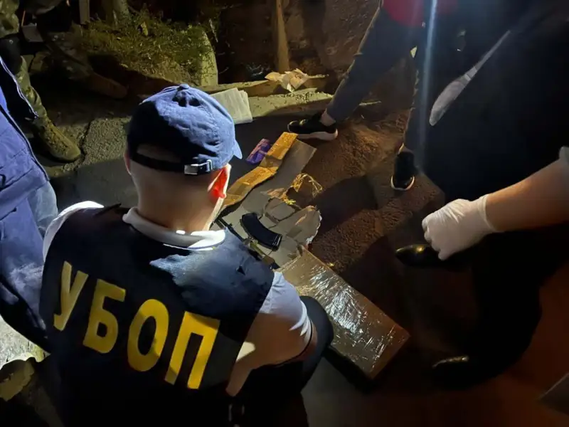 Алматыда Калашников автоматын 3 миллион теңгеге сатпақ болған ер адам ұсталды