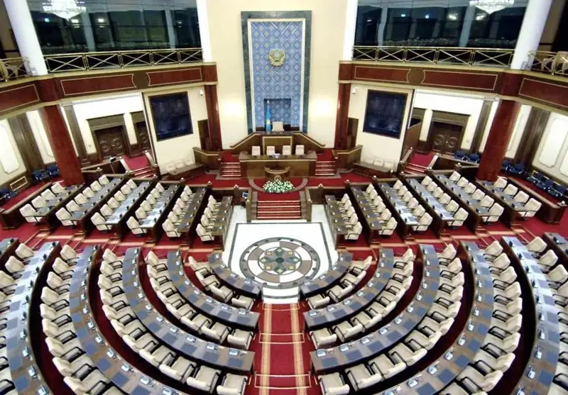 Парламент депутаттары каникулға кетті