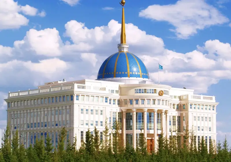 Президент өкілеттігін жеті жылға ұзарту туралы заң қабылданды