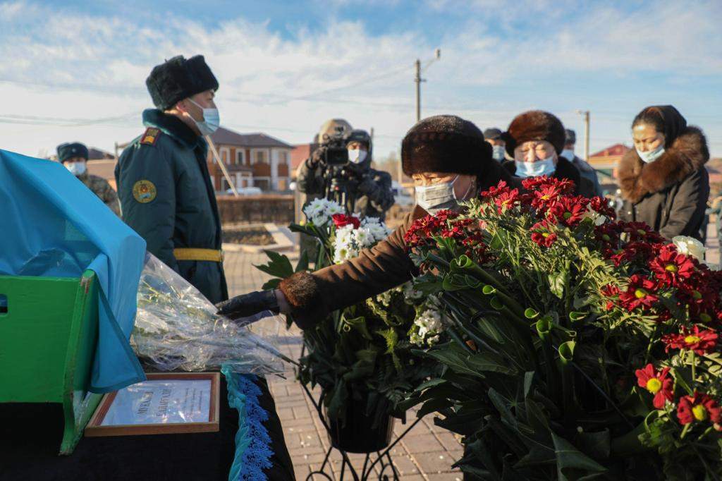 Атыраулық жауынгердің сүйегі туған жерге 80 жылдан кейін жеткізілді