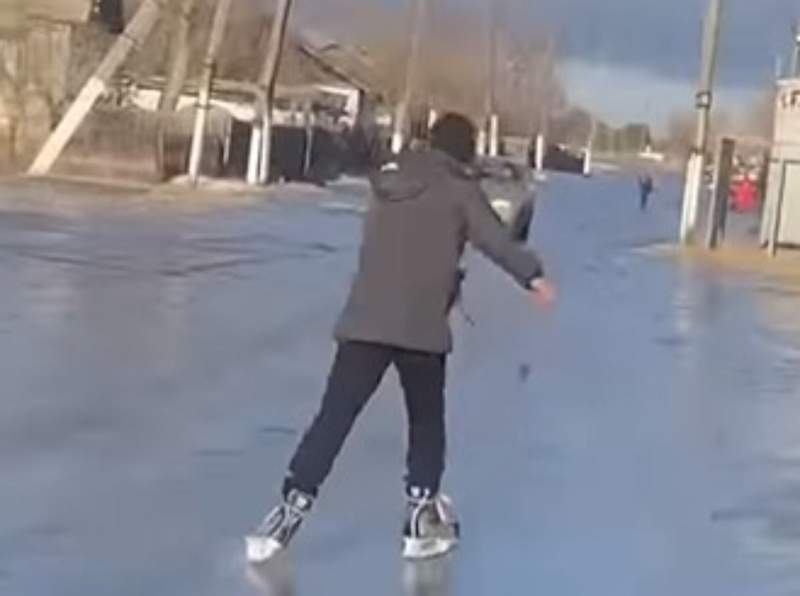 Павлодар облысындағы ауыл мұз айдынына айналды