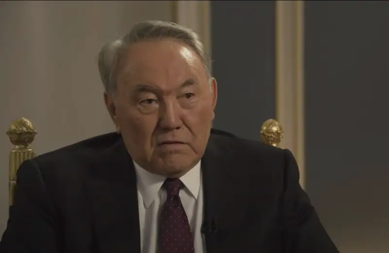 «Өмір бойы билік ет» дегендер болған. Назарбаев президент лауазымынан бас тартуы жайлы айтты 