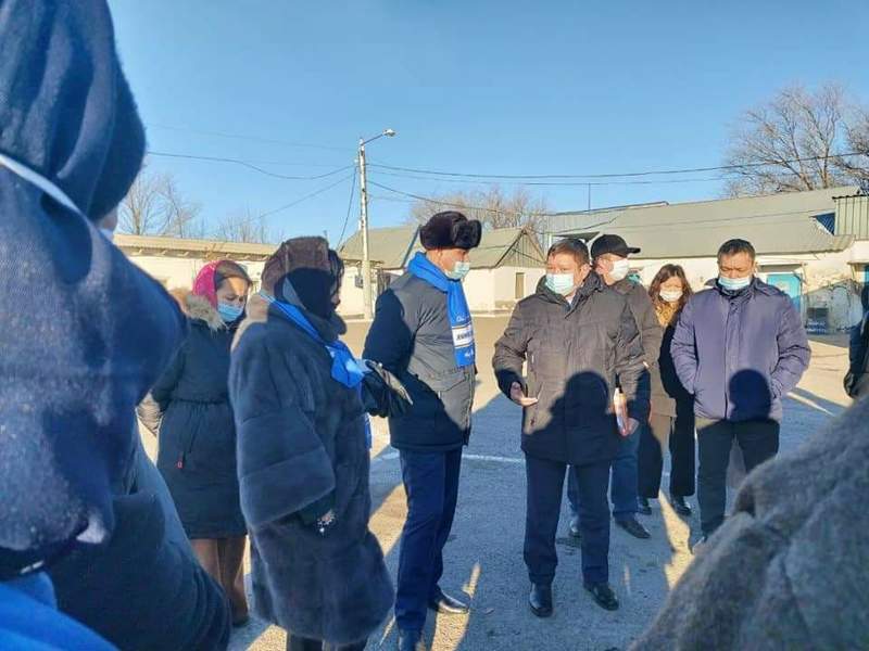 Атырау: Мәслихат депутаттығына үміткерлер тазалықты сақтауға шақырды