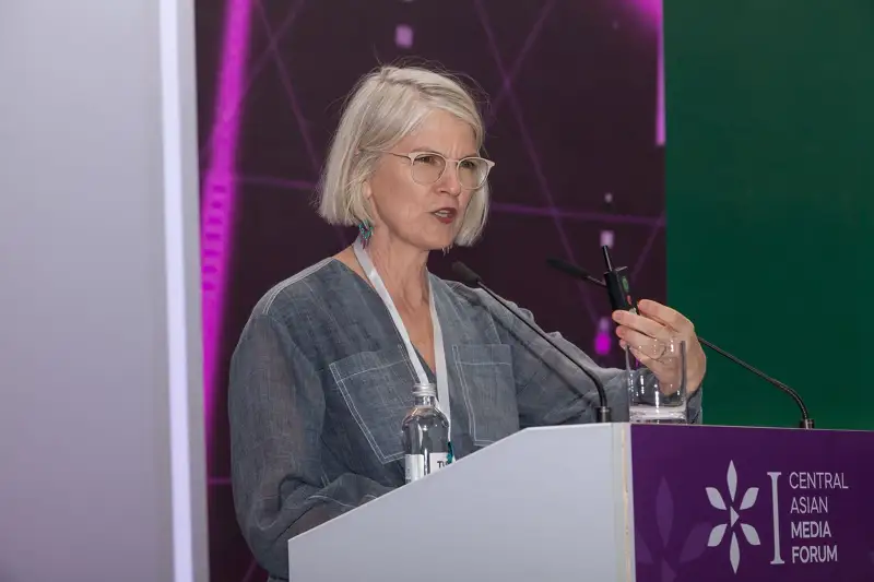 Лиз Уелш, жазушы: Қазақтар өте көңілді халық екен