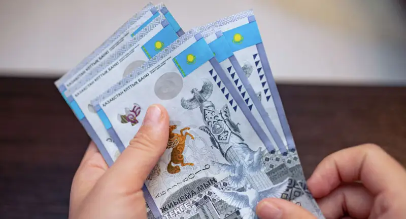 Қазақстандықтар банктерге 7 триллион теңге қарыз
