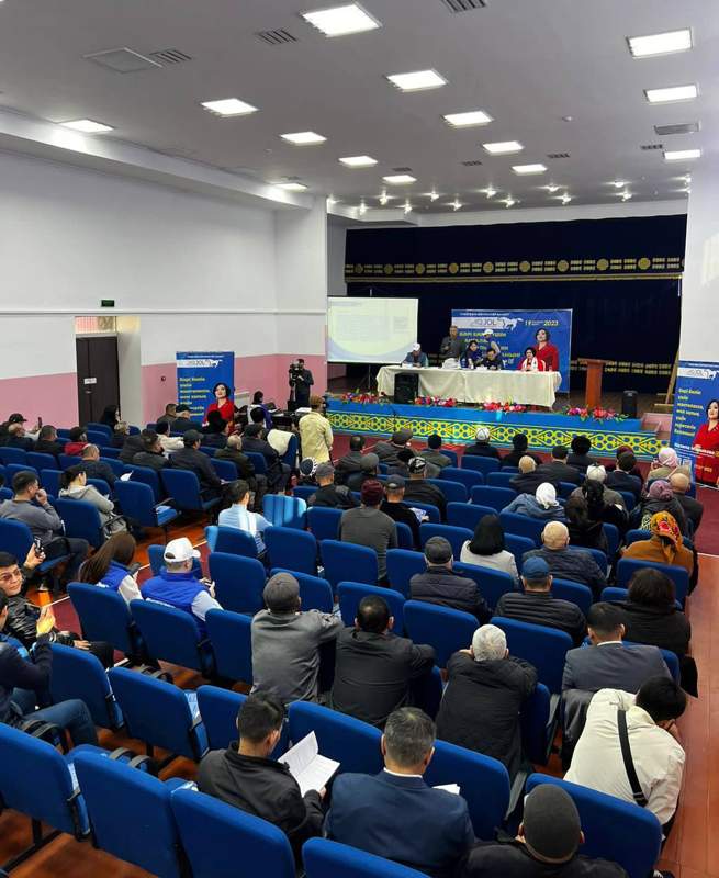 Сайлаушылармен салиқалы кездесу, салмақты әңгіме болды