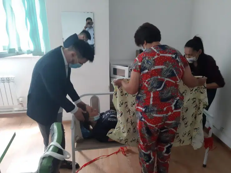 Алматыда халыққа қызмет көрсету орталығында  жүкті әйел босанды