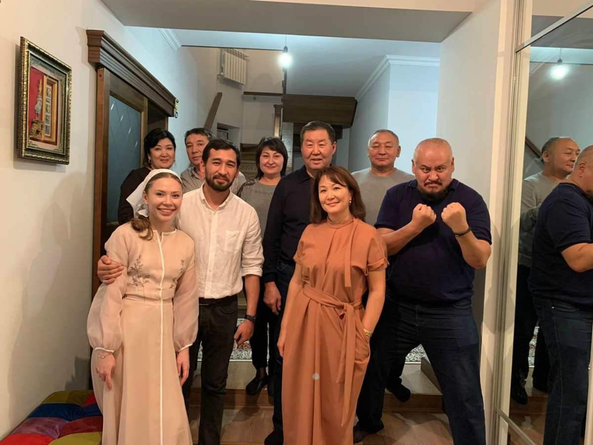 Актер Жандос Айбасов шаңырақ көтерді