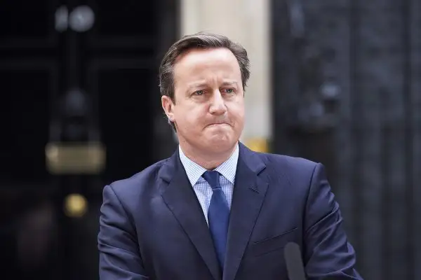 Экс-премьердің төлқұжаты дәретханадан табылды