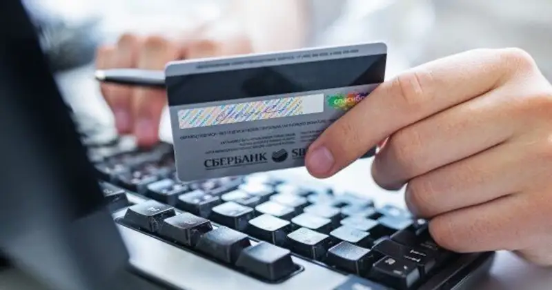 Онлайн саудадан алданып қалды