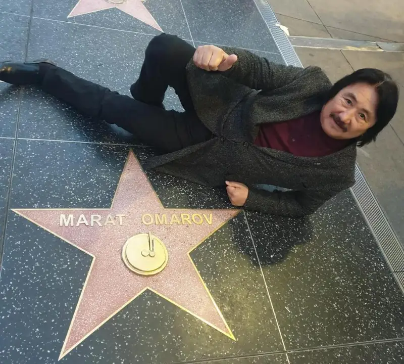 «Ырымға салдым...» – Марат ОМАРОВТЫҢ Голливудтағы «ДАҢҚ АЛЛЕЯСЫНА» аты жазылғаны рас па?