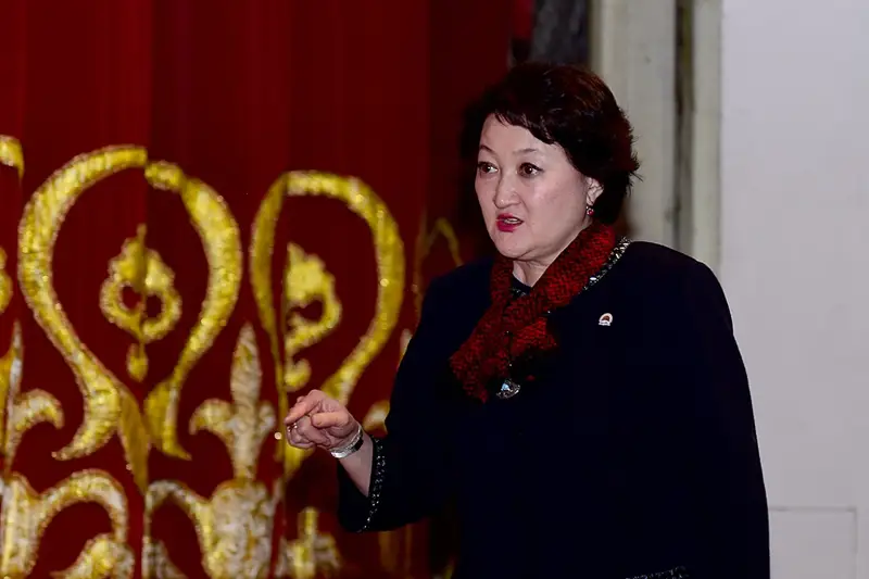 Әкемтеатрдағы дау: Әбдіхалықов кете ме?