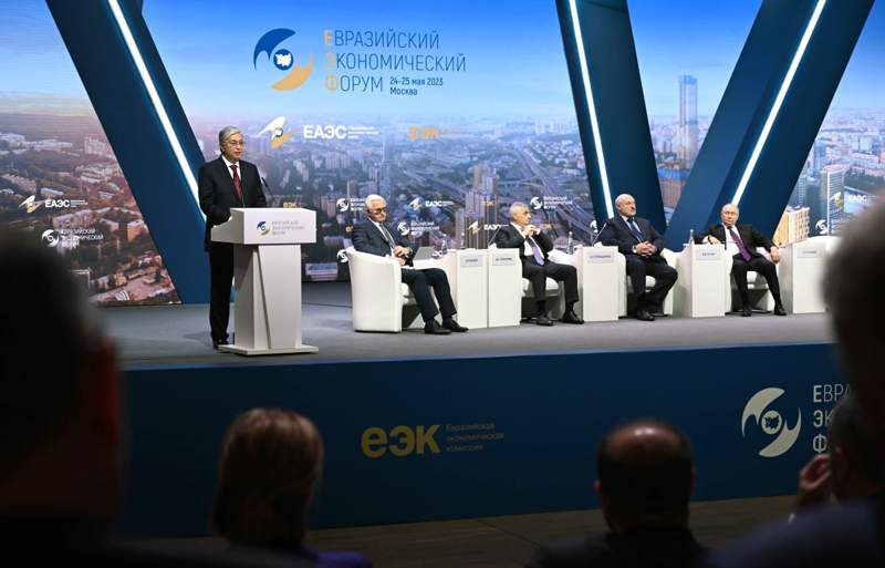 Тіпті екеуінің ядролық қаруы да бір: Тоқаев Ресей мен Беларусь одағы туралы айтты