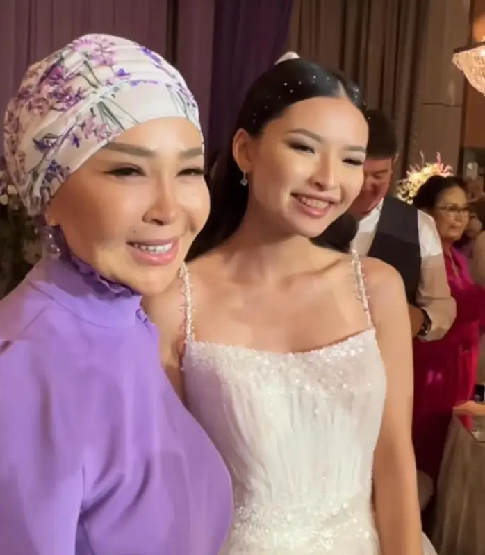 Мұхамеджан тост айтып, Бекболат бата берді: Айнұр Тұрсынбаеваның Түркияда жасаған тойы қалай өтті?