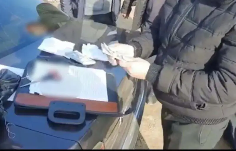 Жетісайда медицина қызметкерінен 2 млн теңге ақша бопсалаған күдікті ұсталды