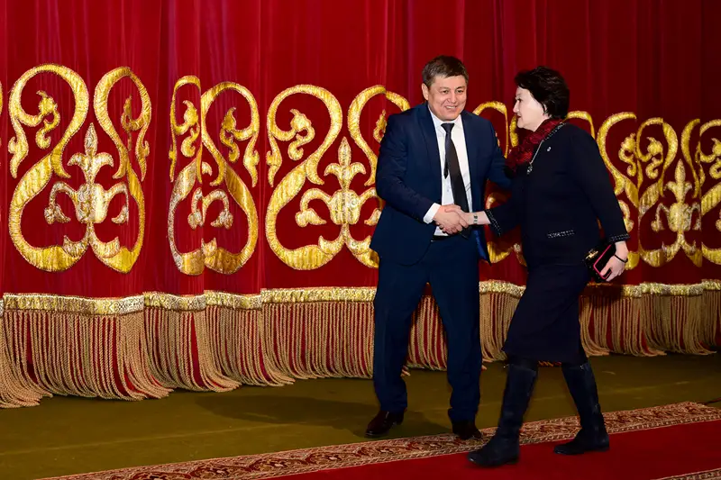 Әуезов театрынан шу шықты 