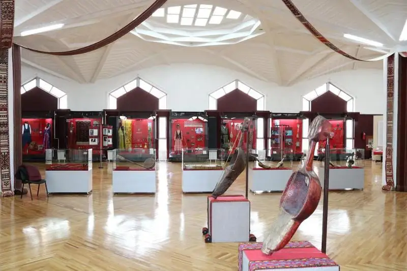 «Бабадан қалған сырлы әуен» атты көрме ашылды