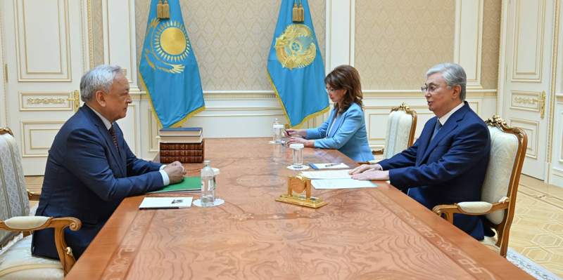 Тоқаев Жазушылар одағының төрағасы Мереке Құлкеновті қабылдады