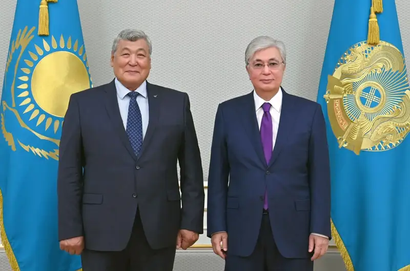 Тоқаев Халық қаһарманы Тоқтар Әубәкіровпен кездесті