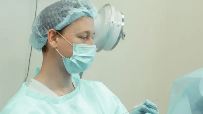 «Спутник V» тиімсіз бе? Дәрігер екпеден соң қалай вирус жұқтырғанын айтты 