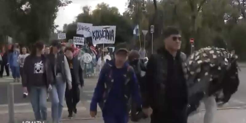 Алматыда қоқыстан жасалған арт-нысандар көрмесі өтті