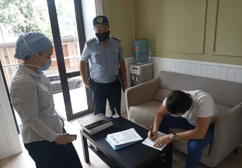10 тамыздан бастап вакцина алмаған қызметкерлер тексеріледі