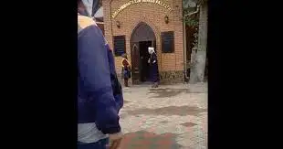 Түркістандық имам мешіт әжетханасына кірмек болған көше сыпырушыларды қуып шықты