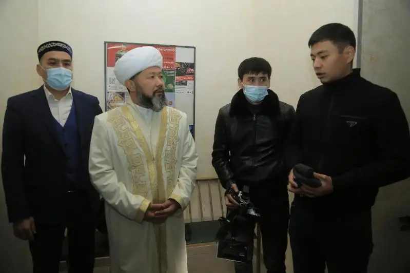 Бас мүфти Алматыда қайғылы оқиға кезінде қаза тапқан азаматтардың отбасыларына барды 