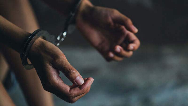 Түркістандық жігіт танысын ұрып-соғып, телефонын тартып алған  