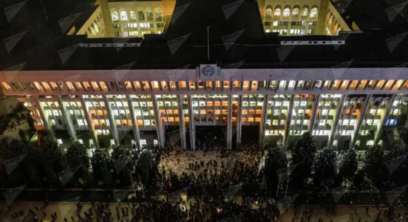 Бішкектегі бүлік: Демократия ма, әлде охлократия ма?