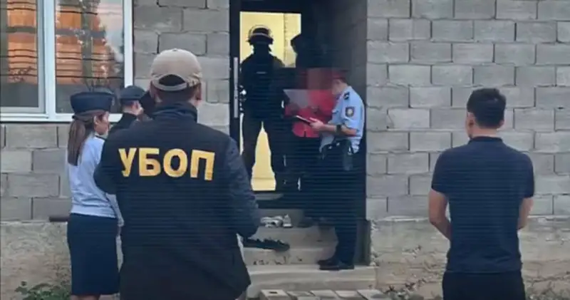 Атырау облысында өзінің туған сіңлісін жезөкшелікпен айналысуға мәжбүрлеген әйел ұсталды
