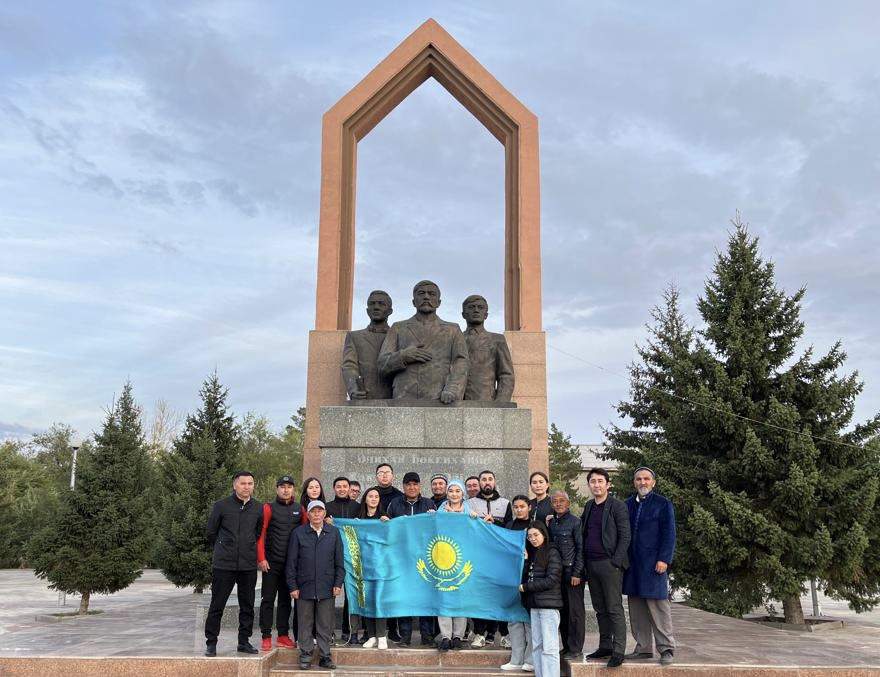 Қарағанды жастары Әлихан Бөкейхановтың рухына құран бағыштап, ас берді 