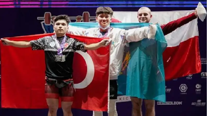 Ауыр атлет Ерасыл Сәулебеков жасөспірімдер арасында әлем чемпионы атанды