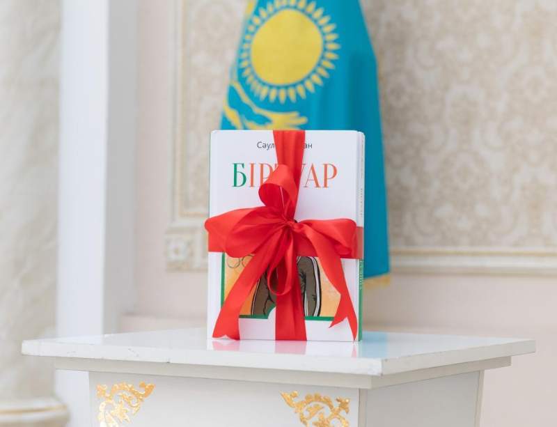 Жақсылық Үшкемпіровтің өмір жолы туралы кітап жарық көрді