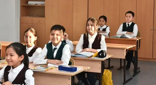 Алматы облысының бір ауданында үш ауысымды бес мектеп бар