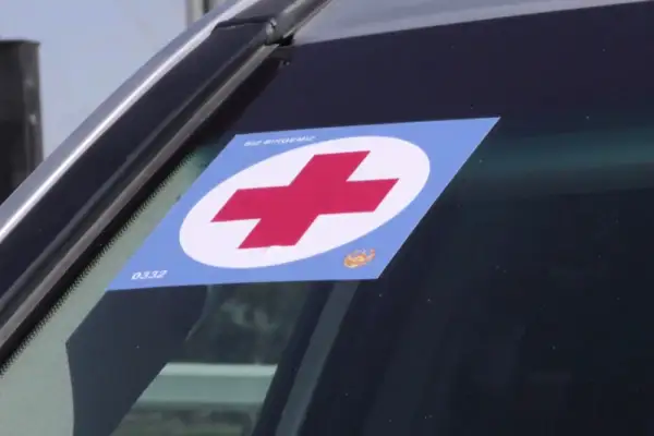 Дәрігерлердің жеке көлігіне арнайы белгі жабыстырылады