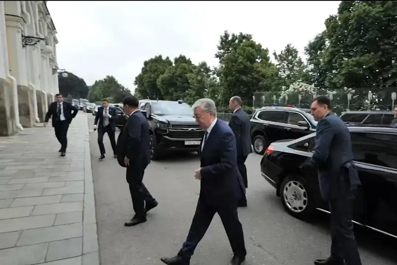 Тоқаев Мәскеудегі Үлкен Кремль сарайына келді