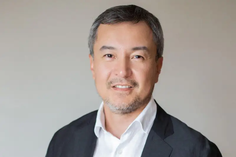 Ақан Сатаев 25 жыл отасқан жарымен неге ажырасқанын айтты