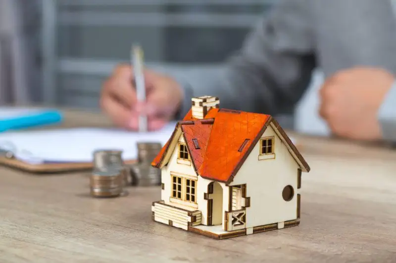 Туыс адамдар зейнетақы жинағына бір-бірінен үй сатып ала алмайды