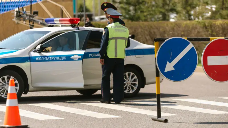 Алматы облысында жоғары лауазымды полицейдің көлігіне оқ атылды