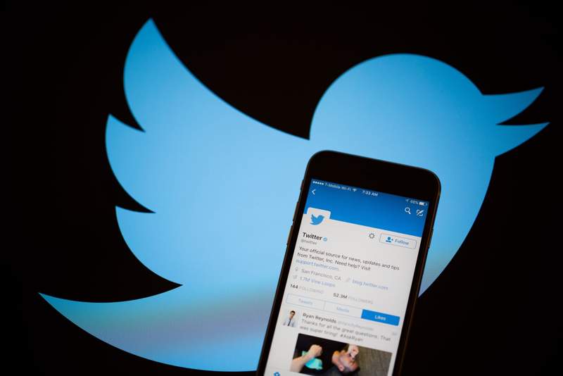Twitter вакцина туралы жалған ақпарат бар жазбаларды белгілейді