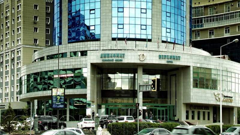 Қамауға алынған кәсіпкердің туыстары Ақорда алдында Тоқаевпен кездесуді талап етуде