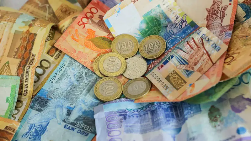 Коммуналдық қызмет үшін кімге 15 мың теңгеден төленеді?