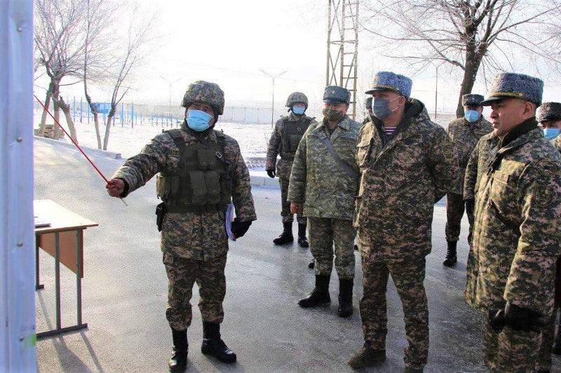 Қорғаныс министрі Алматы және Қапшағай гарнизондарының әскери бөлімдерін тексерді 