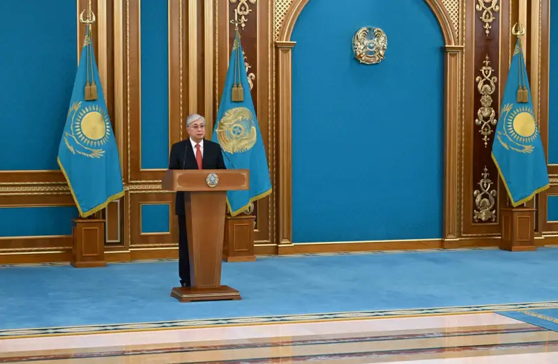 Президент мемлекеттік наградалар, жоғары әскери және арнаулы шендер тапсыру рәсіміне қатысты
