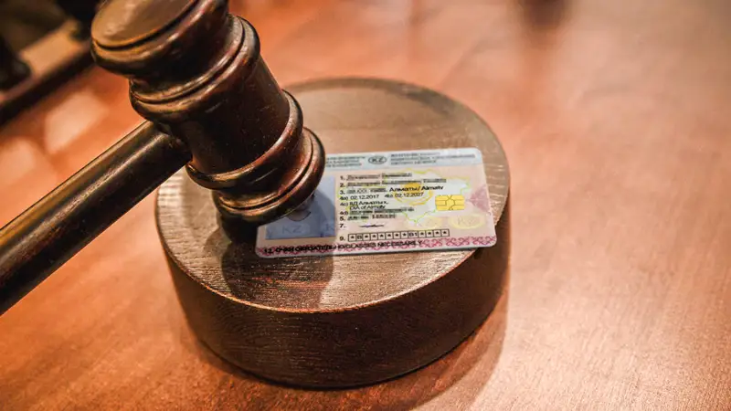 Қырсығам деп сегіз жылға жүргізуші құқығынан айырылды