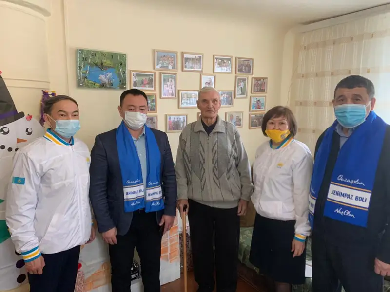 Мәслихат депутаттары соғыс ардагерімен кездесті