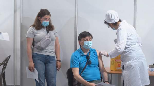 Вакцинаның екі дозасын алғандарға ақша төленеді 